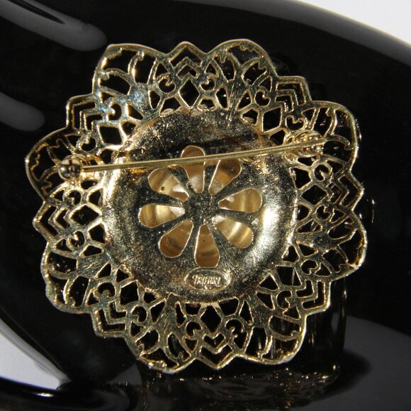 Vintage Trifari Gold-Plated Brooch - Picture 5 of 5